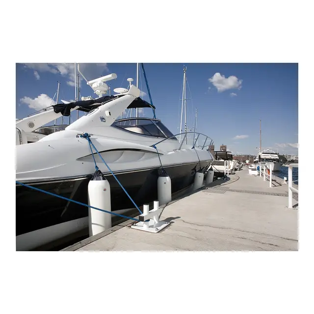 POLYFORM Fender F02 Hvit med sorte ender - 660 mm 